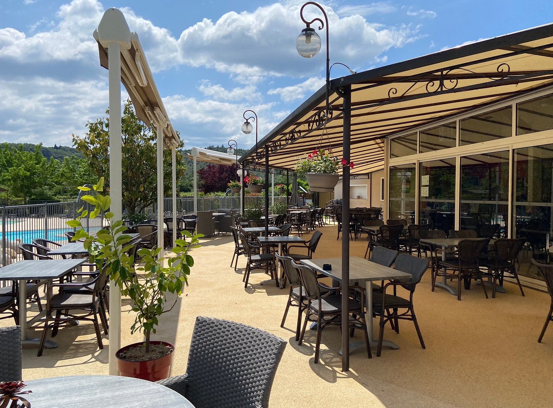 Camping Lou Rouchetou Restaurant Les Vans Ardèche, Camping aux Vans