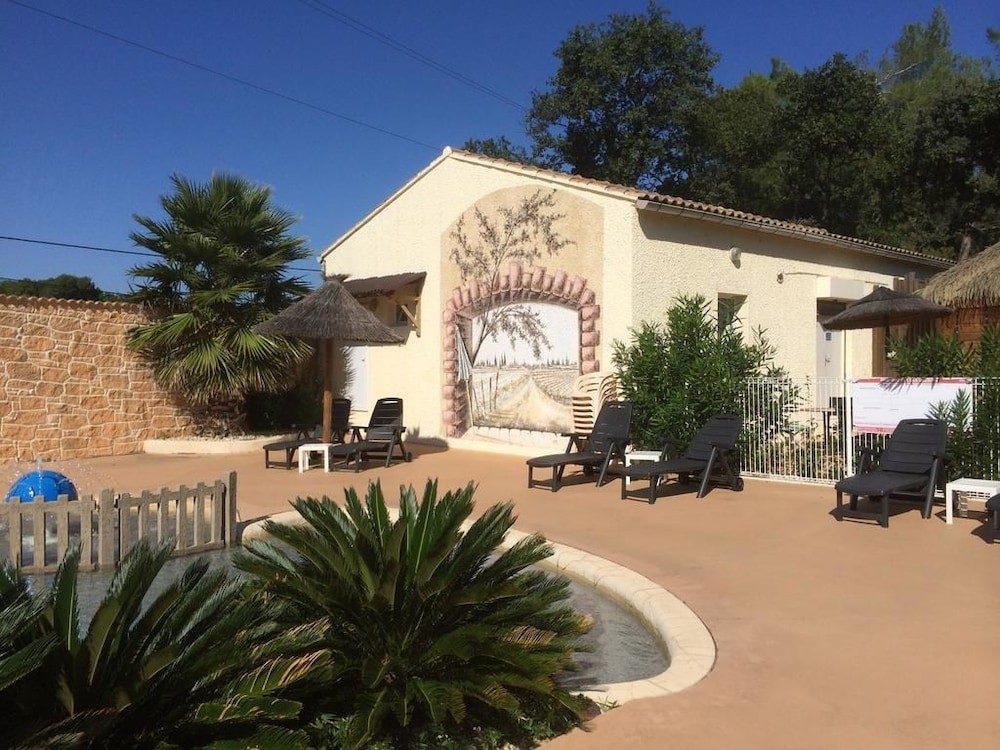 Camping La Montagne, Camping à Sorgues