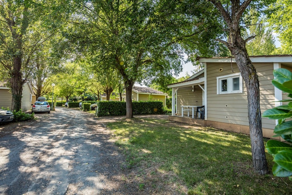 Le Domaine Du Cèdre, Camping à Rivières