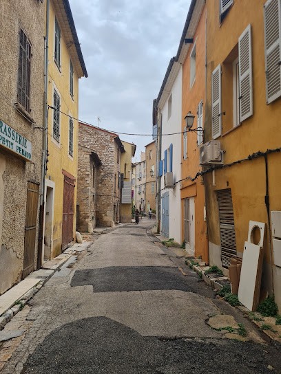 Domaine de la Sainte Baume, Camping à Nans-les-Pins