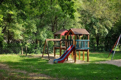 Camping Ruisseau Du Treil, Camping à Larnagol