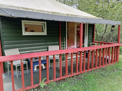 Qui Vivra Verra, Camping au Mesnil-Amey