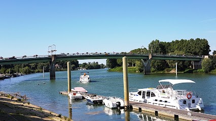 Aire Naturelle De Camping Bord De Saône, Camping à Heuilley-sur-Saône