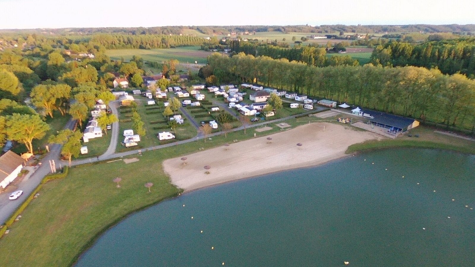 Camping du Lac des Varennes, Camping à Marçon