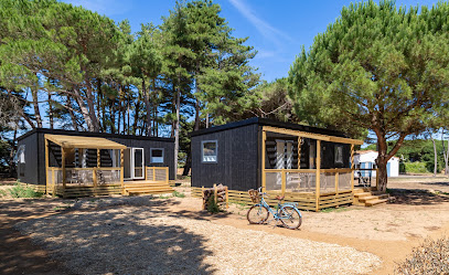 Flower Camping Tamarins Plage | Camping Ile De Ré 4 Étoiles Camping au Bois-Plage-en-Ré