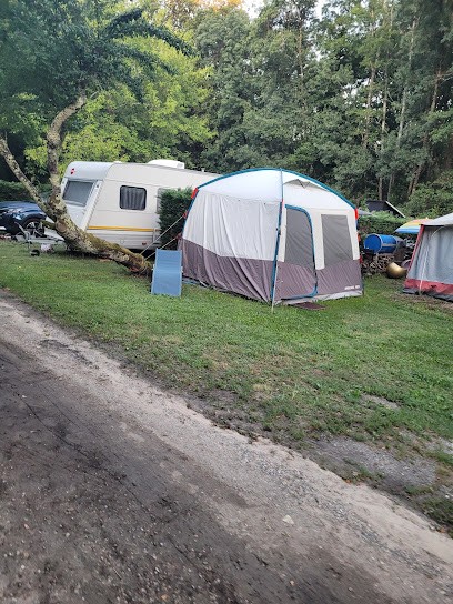 Camping Maine Blanc, Camping à Saint-Christoly-de-Blaye