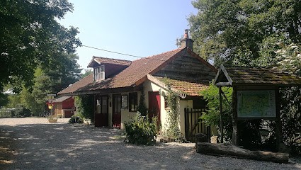 Natuurkampeerterrein / camping VueduLac Bourgogne Frankrijk, Camping à Fours