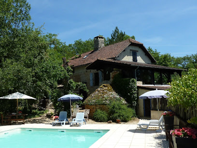 Camping Naturiste Le Marcassin Camping à Saint-Aubin-de-Nabirat