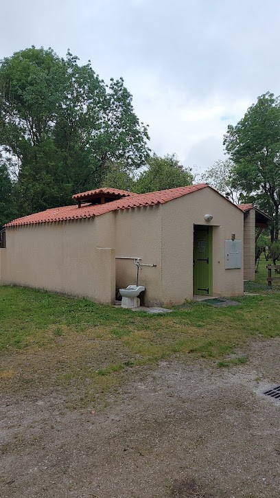 Camping Le Vieux Chene, Camping à Nalliers