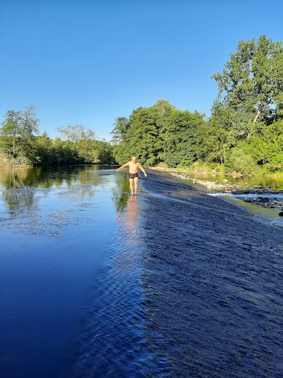Camping Municipal Entre Les Deux Ponts, Camping à Montbozon