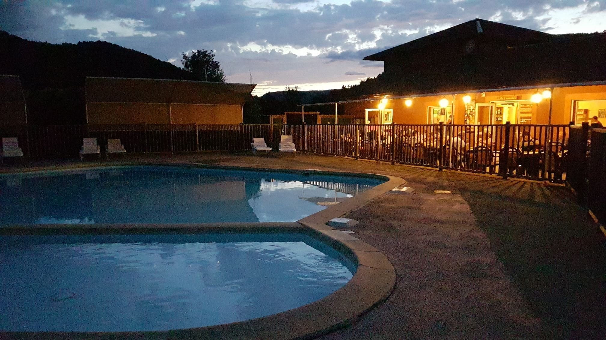 Flower Camping La Dourbie, Camping à Saint-Jean-du-Bruel