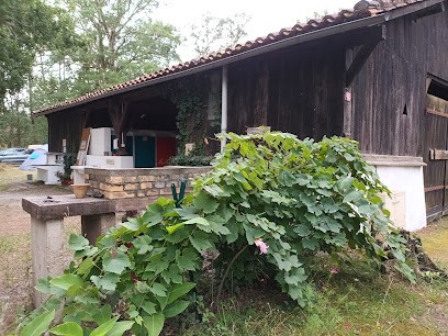 Aire Naturelle De Camping Au Gat, Camping à Léon