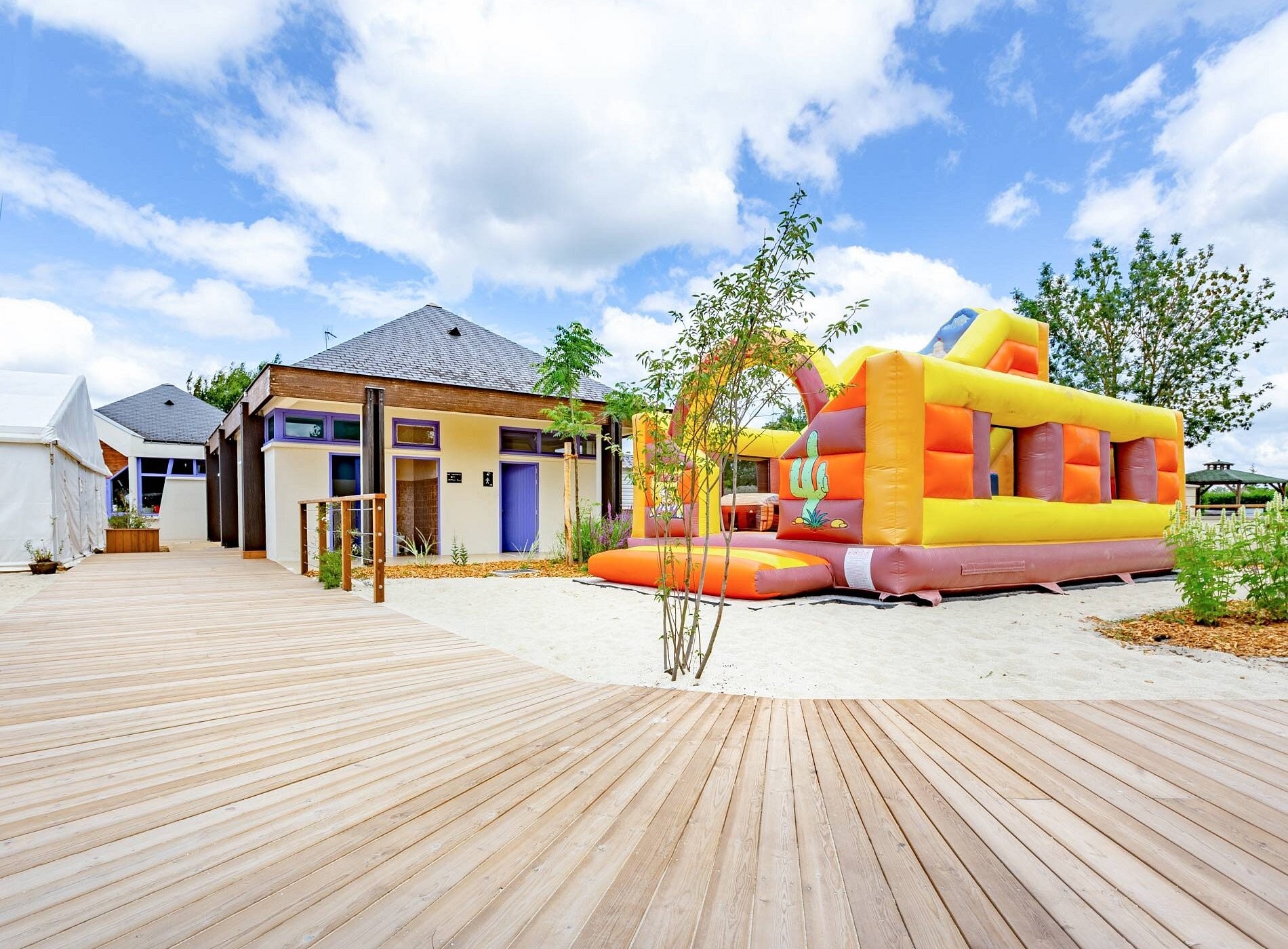 Camping Les Voiles D'Anjou Yelloh! Town, Camping à Gennes-Val-de-Loire