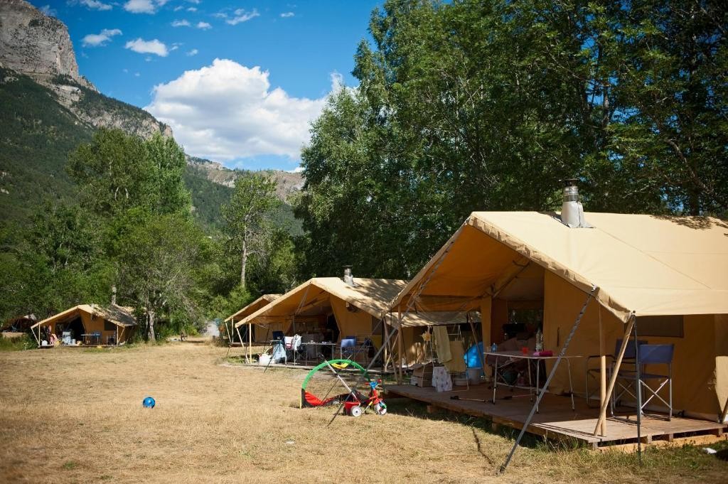 Les chalets Huttopia de Vallouise, Camping à Puy-Saint-Vincent