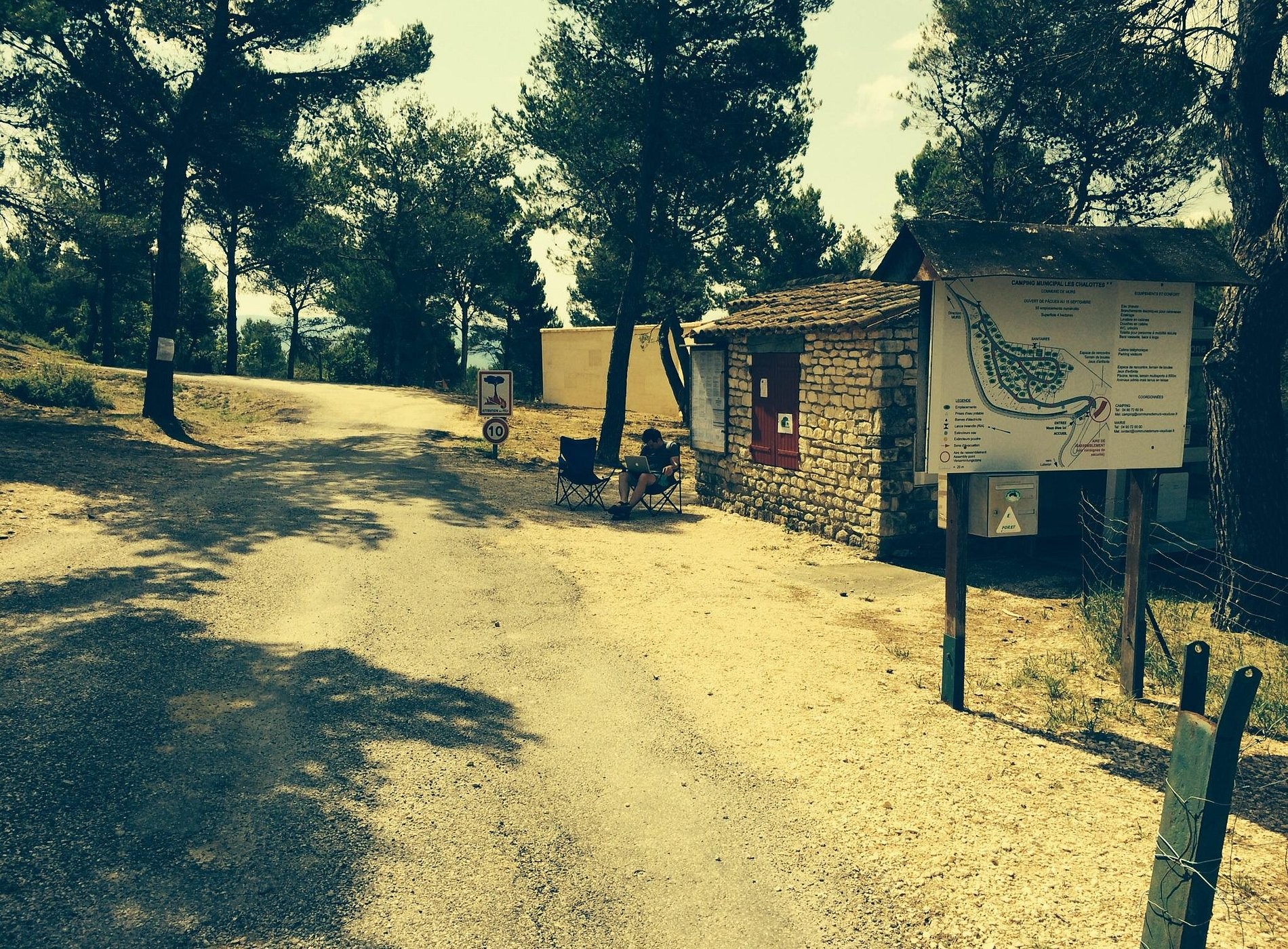 Camping Les Chalottes De Murs 84220, Camping à Murs