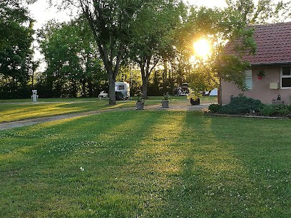 Camping Municipal Du Plan D'Eau, Camping à Mervans