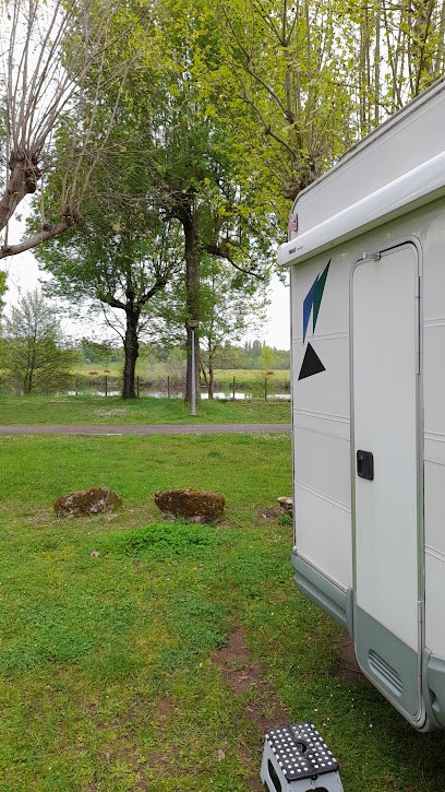 CAMPING-CAR PARK, Camping à Saint-Médard-de-Guizières