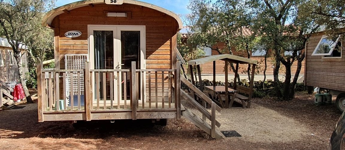 Camping Les Chênes, Camping à Junas