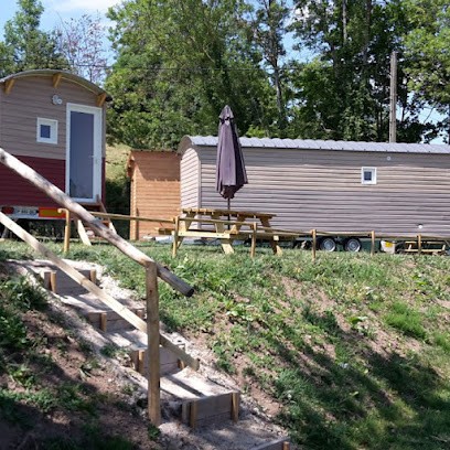 Logement Insolite Au Cœur De L'Auvergne, Camping à Rochefort-Montagne