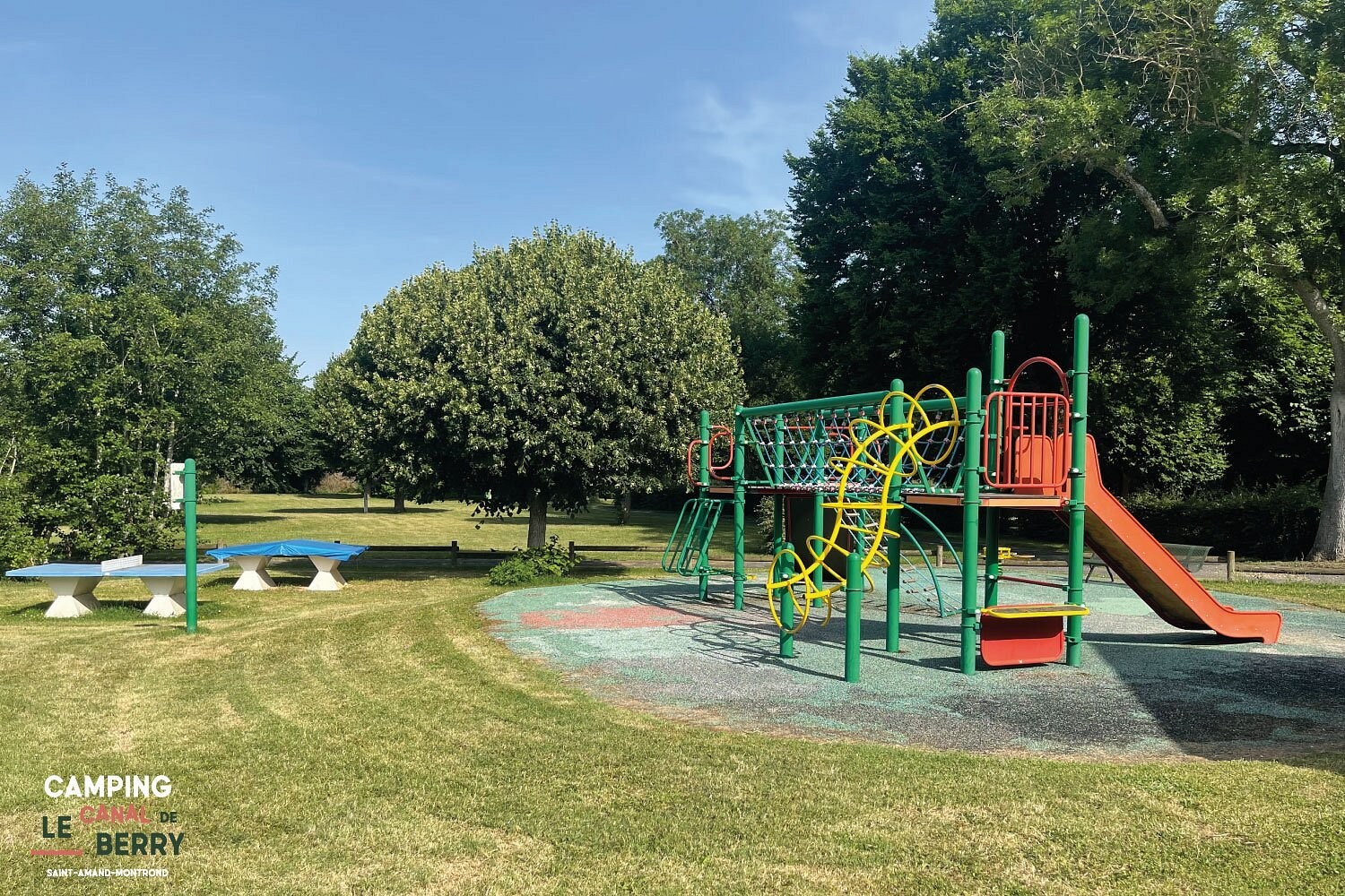 Camping Canal De Berry, Camping à Saint-Amand-Montrond