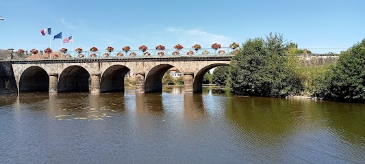 Motorhome Aire, Camping à Saint-Fromond