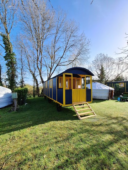 Le Village Insolite, Camping à Saint-Benoît-des-Ondes