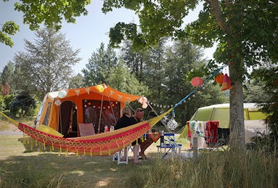 Camping D'Arpheuilles - Bord De L'eau - Vacance En France, Camping à Neulise
