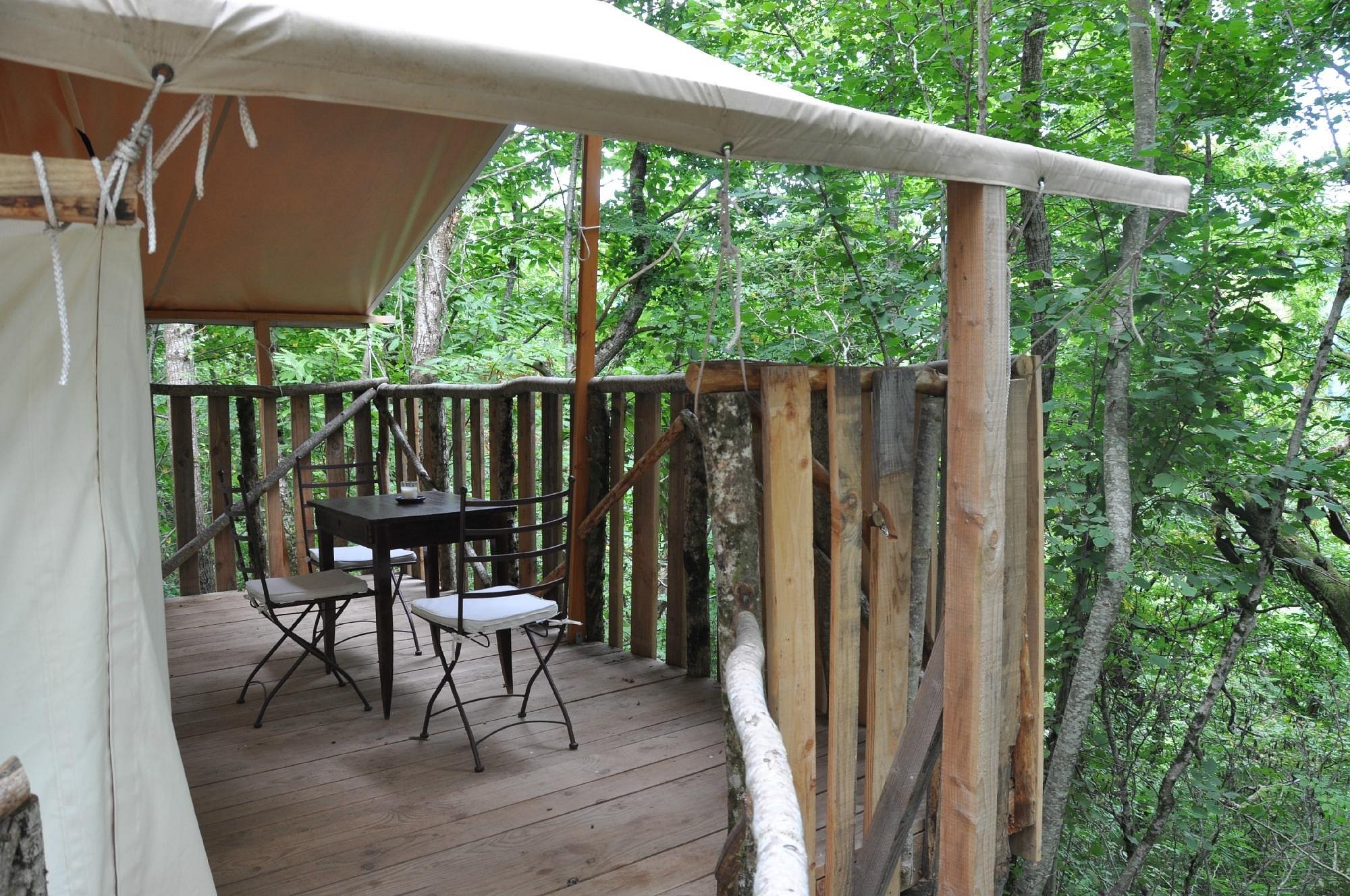Camping Glamping Terre Rouge, Camping à Villecomtal