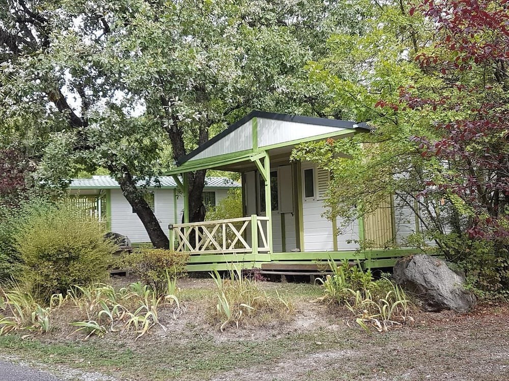 Camping Les Bonnets, Camping à Neffes