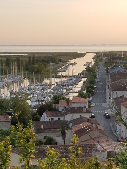 Cottages And Farm Camping: LA GRAVELLE, Camping à Mortagne-sur-Gironde