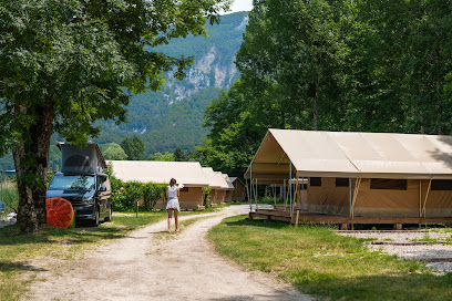 Camping Les Peupliers - Onlycamp Camping à Lépin-le-Lac