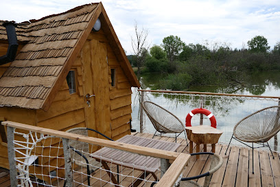 Les Cabanes Flottantes - Hébergements Insolites, Camping à Givrauval