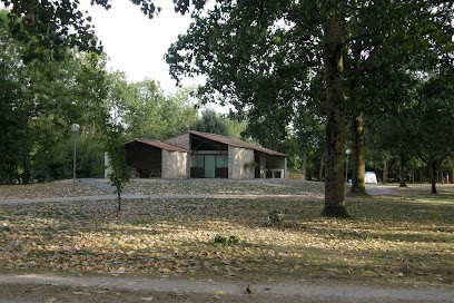 Camping Municipal La Petite Cabane, Camping à Maillé