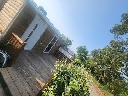 Stables Cross Newfoundland - Domaine De La Croix Neuve, Camping à Nivillac