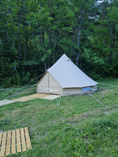 Glamping Chant La Pierre, Camping à Saint-Julien-en-Beauchêne
