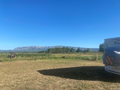 Lenzi Guy, Camping à Trets