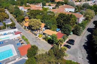Au Petit Port De L'Houmeau, Camping à L'Houmeau