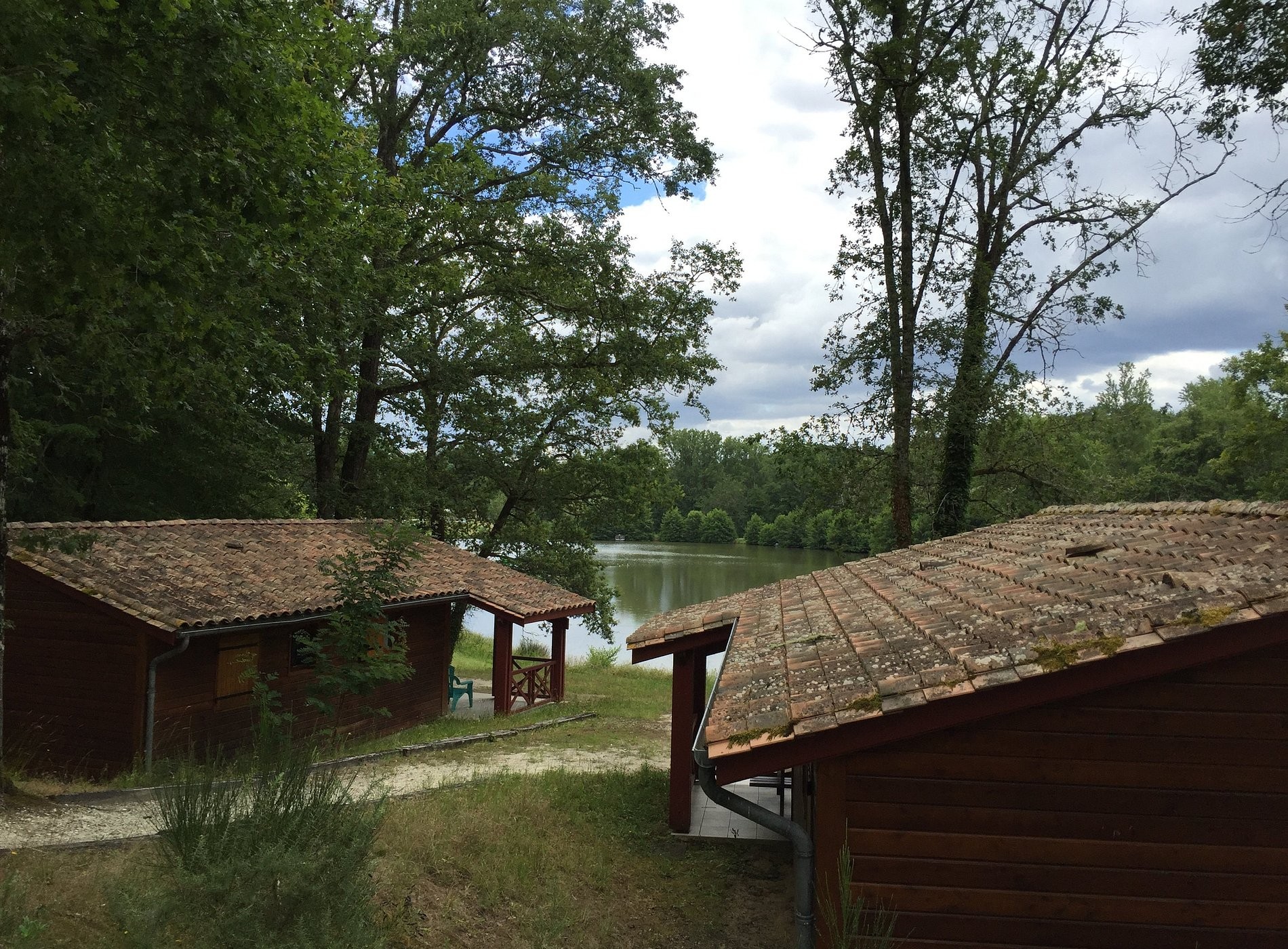 Camping Naturiste Du Lac De Lislebonne, Camping à Réaup-Lisse
