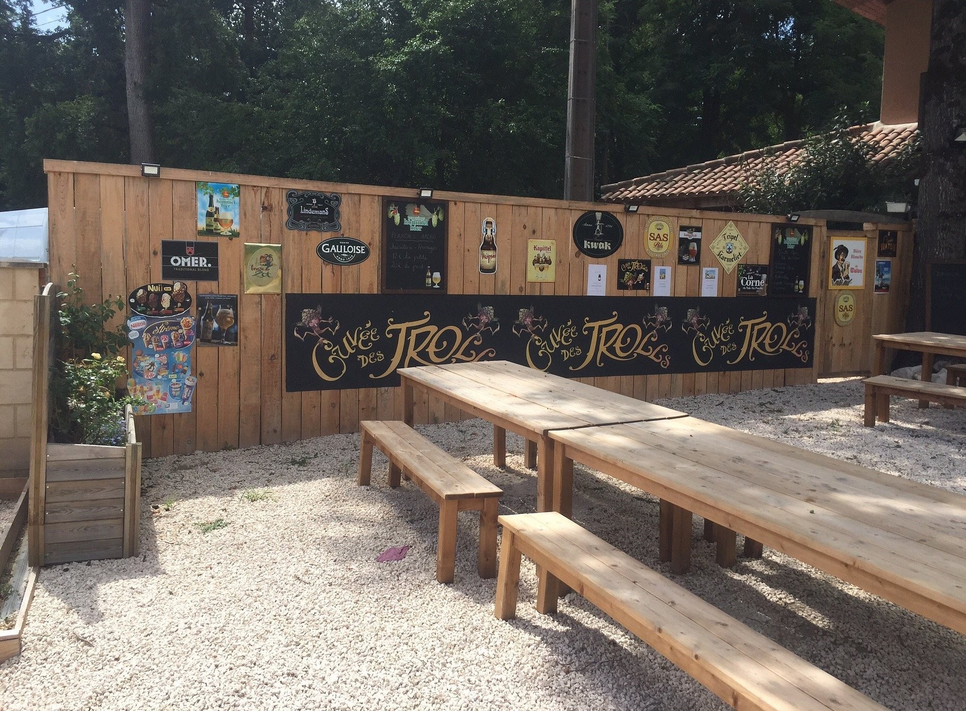 The Green Shore, Camping à Pinsac