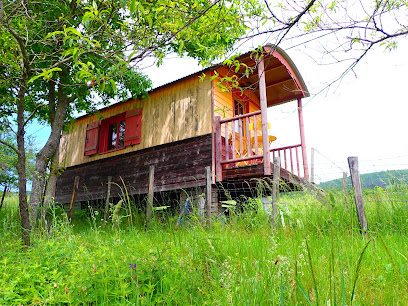 Gite De La Tuilerie, Camping à Montrottier