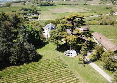 Aire De Camping-Car Au Château, Camping à Saint-Michel-de-Fronsac