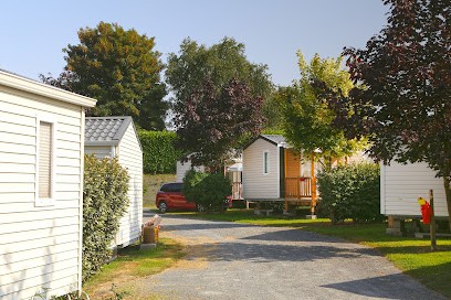 Camping 3 * Le Lac Des Charmilles, Camping à Biéville
