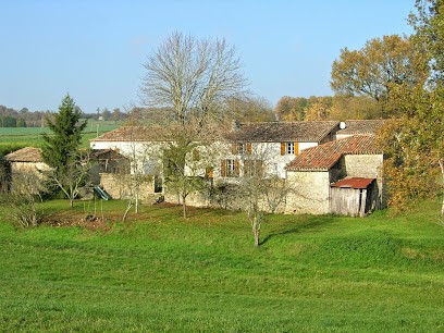 Small Martinies, Camping à Magnac-Lavalette-Villars