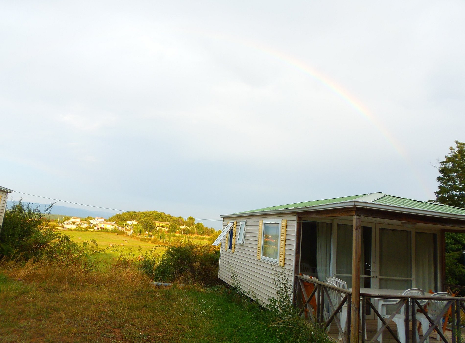 Camping Chateau De L'Eouvière, Camping à Montmeyan