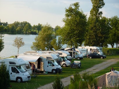 Camping De L'Étang De Sault, Camping à Prémilhat