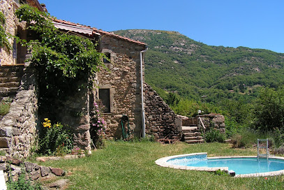Gîtes Des Lamas : Roulotte, Grangette..., Camping à Rocles