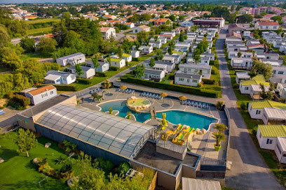 Camping Club Les Dinosaures Camping à Talmont-Saint-Hilaire
