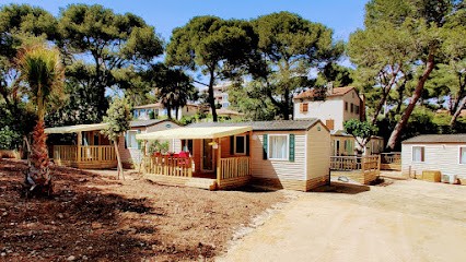 Camping Les Pins - Centre ANAS Fabregas, Camping à La Seyne-sur-Mer