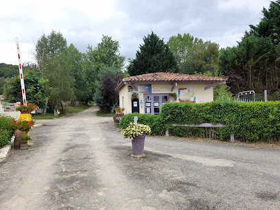 Camping Le Soleil Du Gers | 3 étoiles, Camping à Lelin-Lapujolle