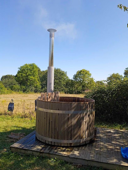 Les Hébergements Du Clos De L'isop - Insolites Et Gîte, Camping à Saint-Martial-sur-Isop